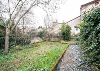 Giardino - Casa semi indipendente VIA XXIV APRILE
 
6, Commessaggio - foto 49