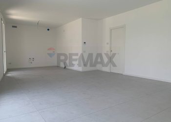 Stanza vuota - Quadrilocale Via Mascagni, Lallio - foto 1