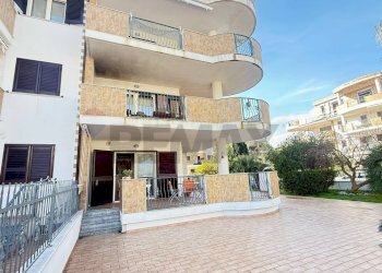 Edificio all\'aperto - Trilocale Viale Italia, Vieste - foto 1