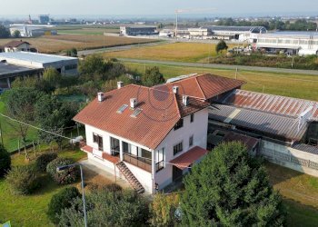 Facciata - Casa semi indipendente via circonvallazione
 
1, Feletto - foto 4