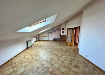 soggiorno - Casa semi indipendente via circonvallazione
 
1, Feletto - foto 30