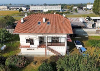 Facciata - Casa semi indipendente via circonvallazione
 
1, Feletto - foto 1