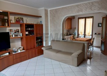 Sala da pranzo - Villa a Schiera via ronchi
 
128, Somma Lombardo - foto 5