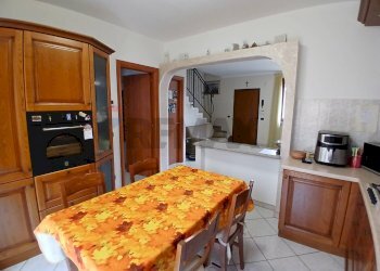 Sala da pranzo - Villa a Schiera via ronchi
 
128, Somma Lombardo - foto 11