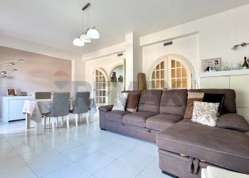 Sala da pranzo - Quadrilocale Via Placido Rizzotto
 
39, Palermo - foto 3