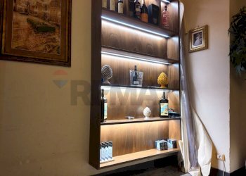 Dettagli - Commercial Activity Piazza Sant'anna
 
24, Palermo - photo 4