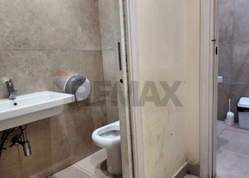 Bagno - Commercial Activity Piazza Sant'anna
 
24, Palermo - photo 21