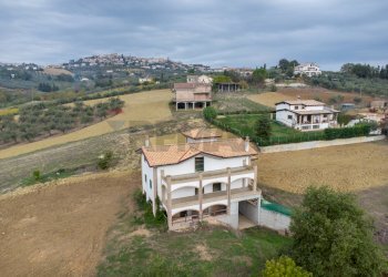 Casa all\'aperto - Casa indipendente contrada tavolato
 
20, Città Sant'Angelo - foto 36