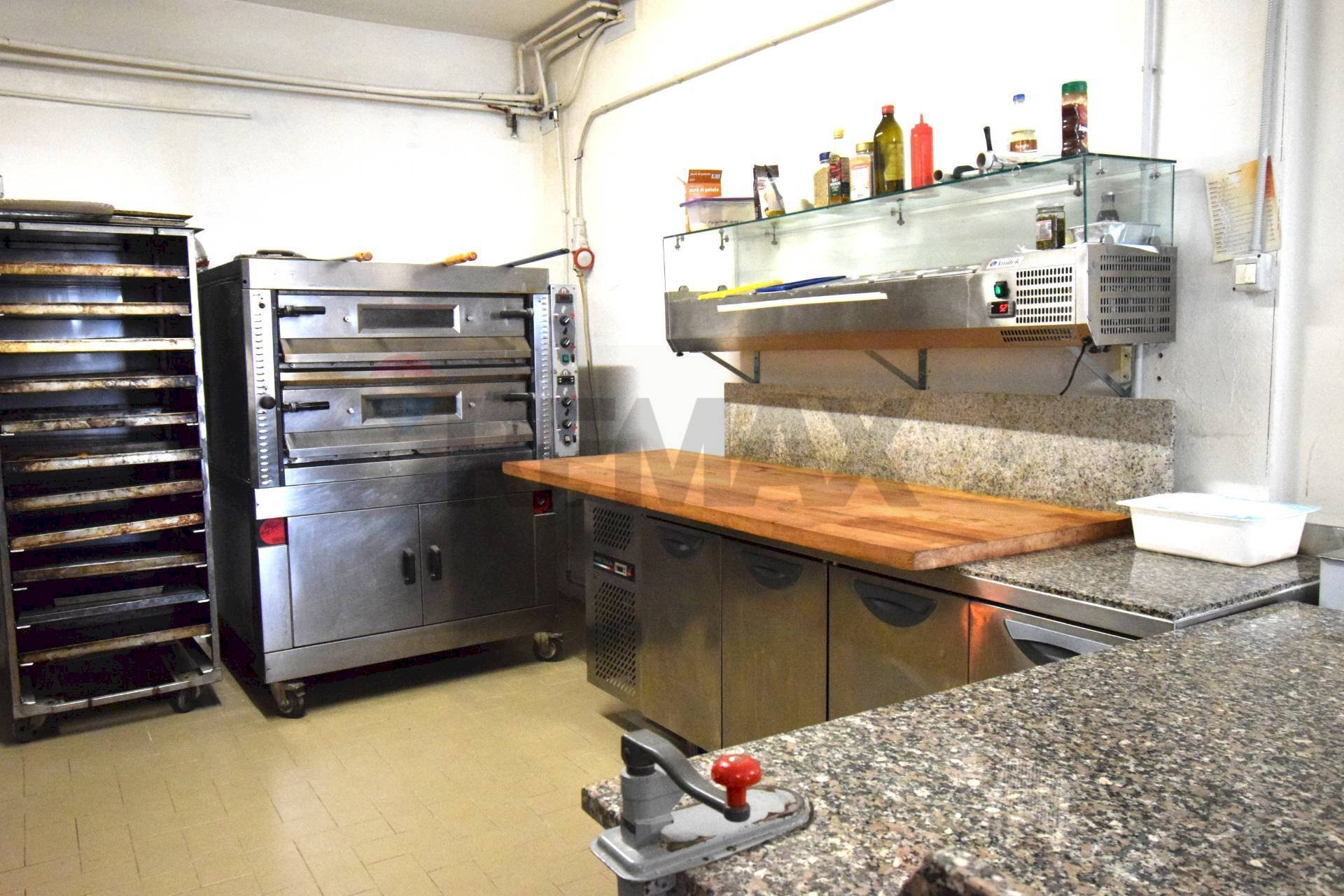 Cucina - Locale Commerciale via cornazzano
14/15, Sissa Trecasali - foto 2