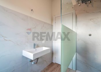 Bagno - Trilocale via Randaccio
 
30, Brescia - foto 24