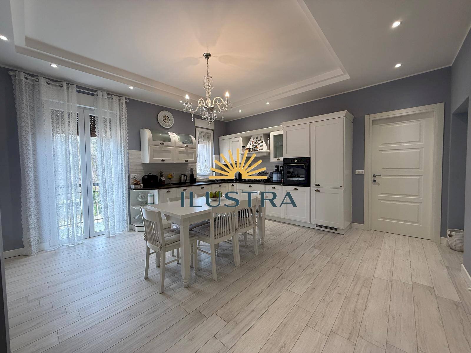 Foto 2 - Quadrilocale viale della resistenza
 
17, Roccafluvione - foto 2