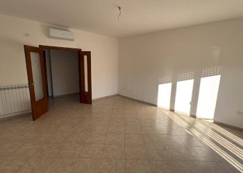 Foto 1 - Office Via Ruta
62, Caserta - photo 1