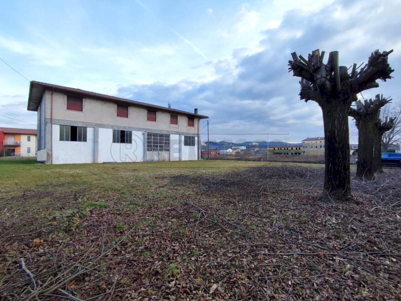 CAPANNONE E APPARTAMENTI - Stabile - Palazzo via veneto 80, Sarego - foto 1