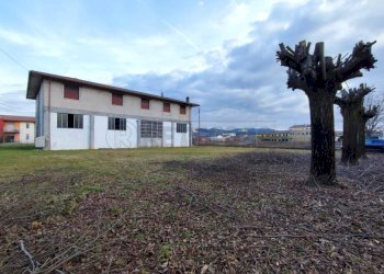 CAPANNONE E APPARTAMENTI - Stabile - Palazzo via veneto 80, Sarego - foto 1