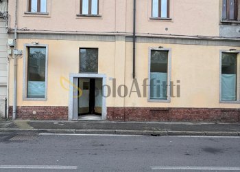 WhatsApp Image 2026-01-28 at 11.27.29.jpeg - Locale Commerciale Via dei Mille 11, Busto Arsizio - foto 1