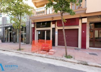 facciata - Commercial Premises Corso Umberto I 79, Taranto - photo 3