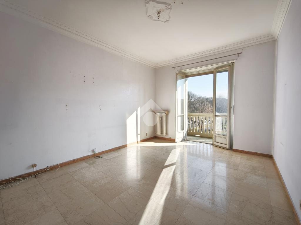 Three-room apartment Via Monte Rosa, Torino (neighborhood Regio Parco) - photo 1