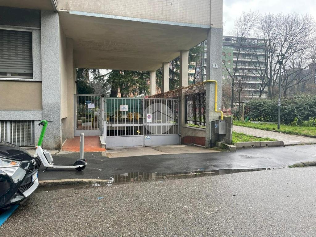 Box Via Lorenzo Perosi, Milano (neighborhood Lorenteggio) - photo 2