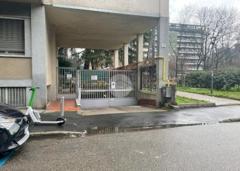 Box Via Lorenzo Perosi, Milano (zona Lorenteggio) - foto 2