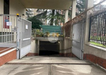 Box Via Lorenzo Perosi, Milano (zona Lorenteggio) - foto 3