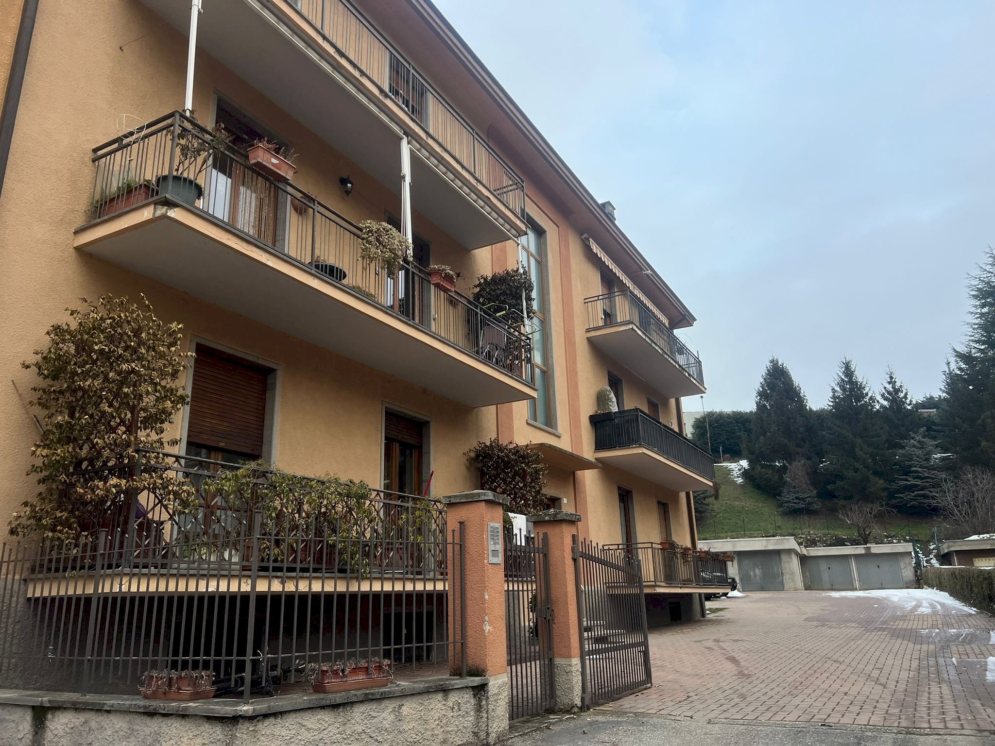 facciata - Trilocale via Trento, 4, Perosa Argentina - foto 1