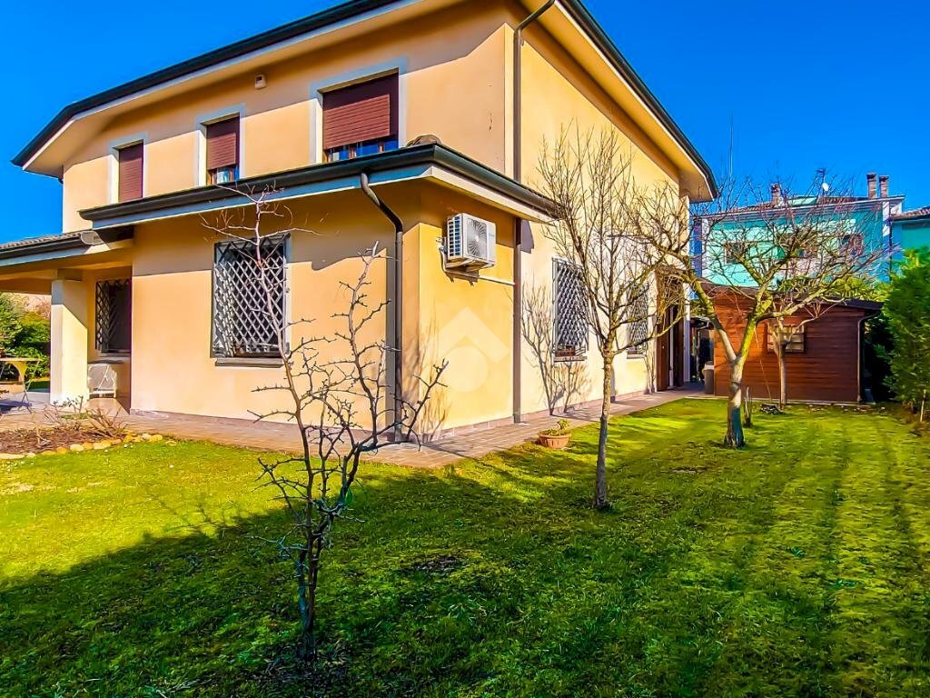 Villa Via Umberto Terracini, Parma (neighborhood Montebello) - photo 2