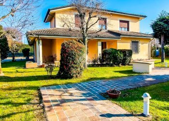 Villa Via Umberto Terracini, Parma (neighborhood Montebello) - photo 1