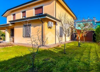 Villa Via Umberto Terracini, Parma (neighborhood Montebello) - photo 2