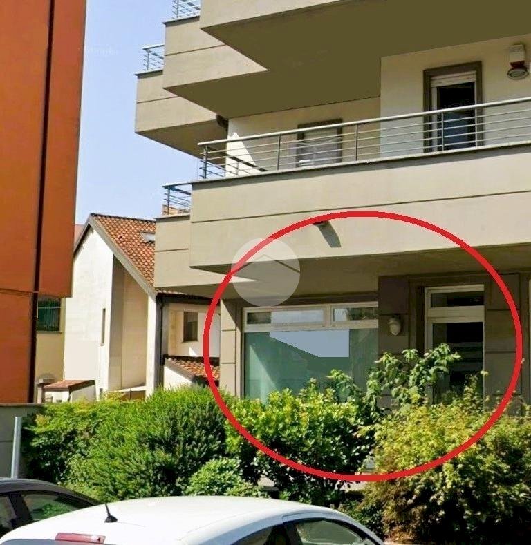 Shop via 2 giugno, Peschiera Borromeo - photo 2