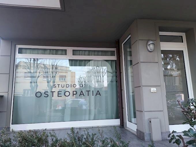 Shop via 2 giugno, Peschiera Borromeo - photo 3