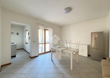 Three-room apartment Via Circonvallazione, Romano Canavese - photo 1