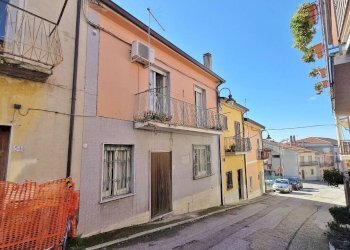 Foto 1 - Casa semi indipendente Via Regina Margherita
 
52, Castel Baronia - foto 1