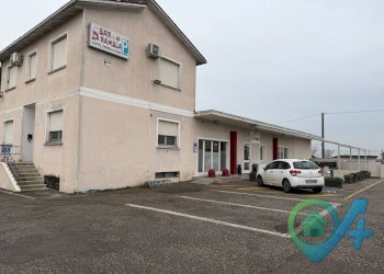 Foto 1 - Locale Commerciale strada statale goitese
 
495, Goito - foto 1