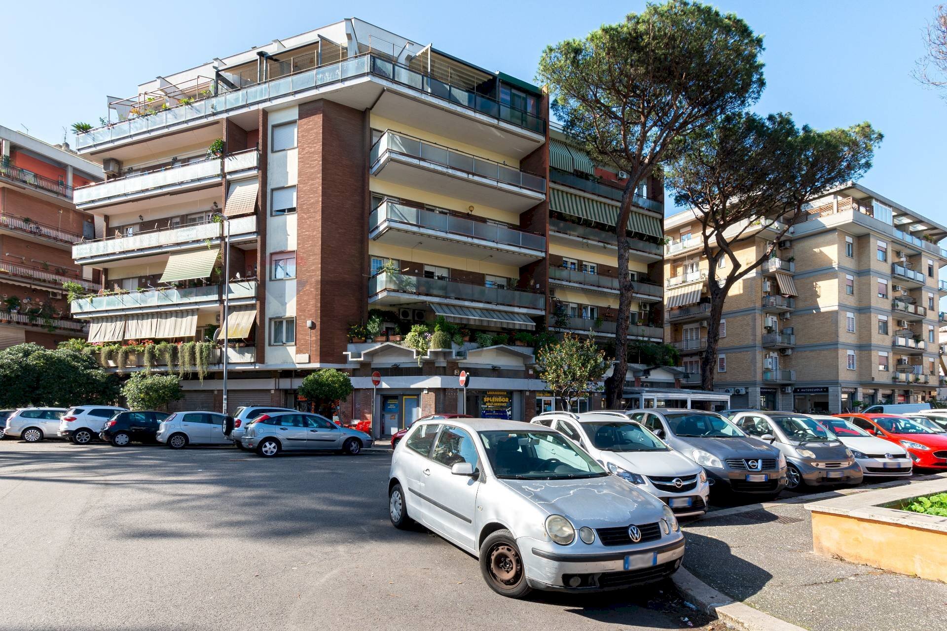 Edificio all\'aperto - Three-room apartment Piazza Delle Fiamme Gialle
 
8, Roma - photo 1