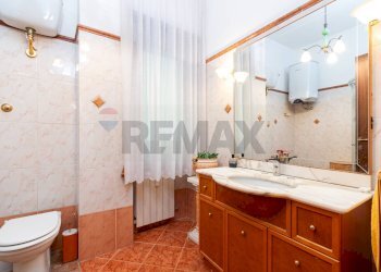 Bagno - Trilocale Piazza Delle Fiamme Gialle
 
8, Roma - foto 8