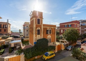 Edificio all\'aperto - Quadrilocale Viale Della Pineta Di Ostia
 
60, Roma - foto 2