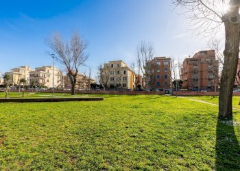Edificio all\'aperto - Quadrilocale Viale Della Pineta Di Ostia
 
60, Roma - foto 30
