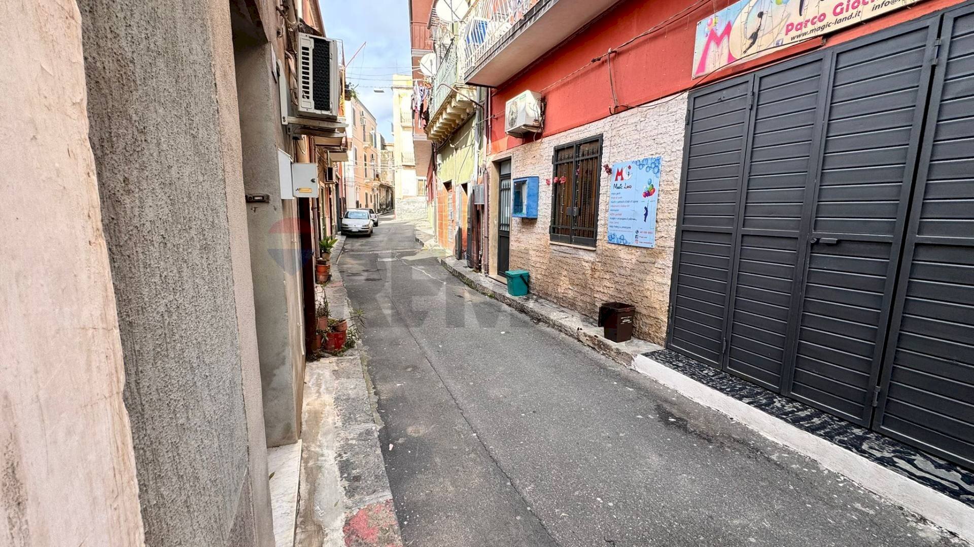 Edificio all\'aperto - Casa indipendente VIA DUCA DI BERGAMO
 
7, Motta Sant'Anastasia - foto 3