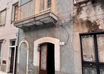 Edificio all\'aperto - Casa indipendente VIA DUCA DI BERGAMO
 
7, Motta Sant'Anastasia - foto 1