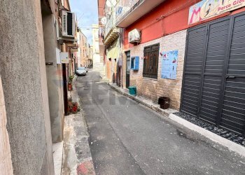 Edificio all\'aperto - Casa indipendente VIA DUCA DI BERGAMO
 
7, Motta Sant'Anastasia - foto 3