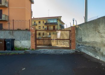 Edificio all\'aperto - Locale Commerciale Via Pasquale Timmonieri
57, Catania - foto 9