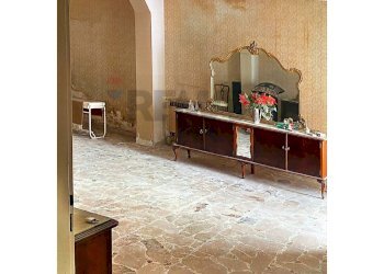 Hall / corridoio - Casa indipendente via Sottotenente Fisauli
 
42- 44-46- 48, Randazzo - foto 15