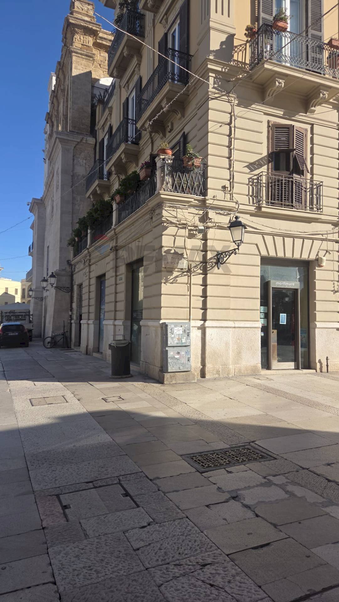 Edificio all\'aperto - Locale Commerciale Piazza Mercantile
 
87/90, Bari - foto 1