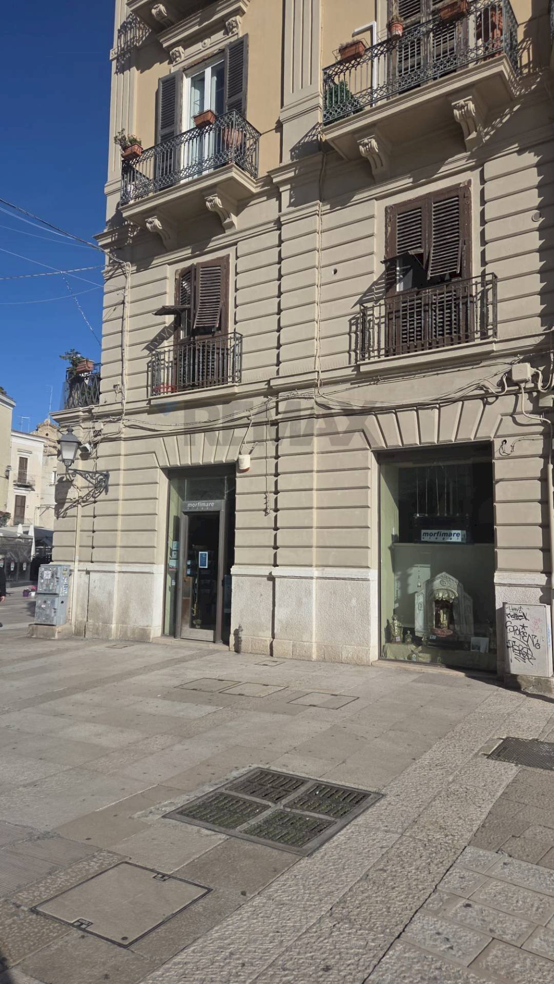 Edificio all\'aperto - Locale Commerciale Piazza Mercantile
 
87/90, Bari - foto 2