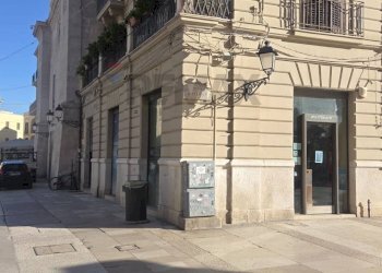 Edificio all\'aperto - Locale Commerciale Piazza Mercantile
 
87/90, Bari - foto 1