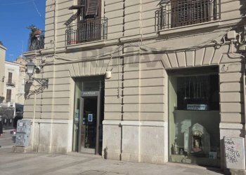 Edificio all\'aperto - Locale Commerciale Piazza Mercantile
 
87/90, Bari - foto 2