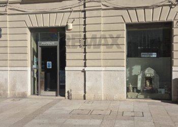 Edificio all\'aperto - Locale Commerciale Piazza Mercantile
 
87/90, Bari - foto 3