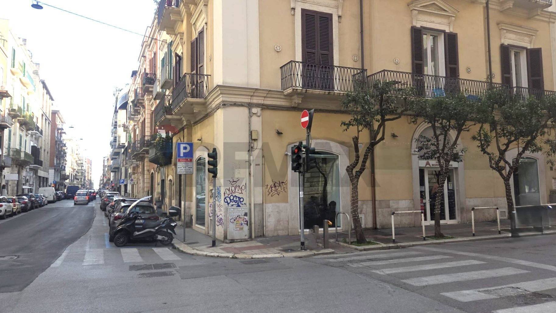 Edificio all\'aperto - Locale Commerciale Via De Rossi
 
134, Bari - foto 1