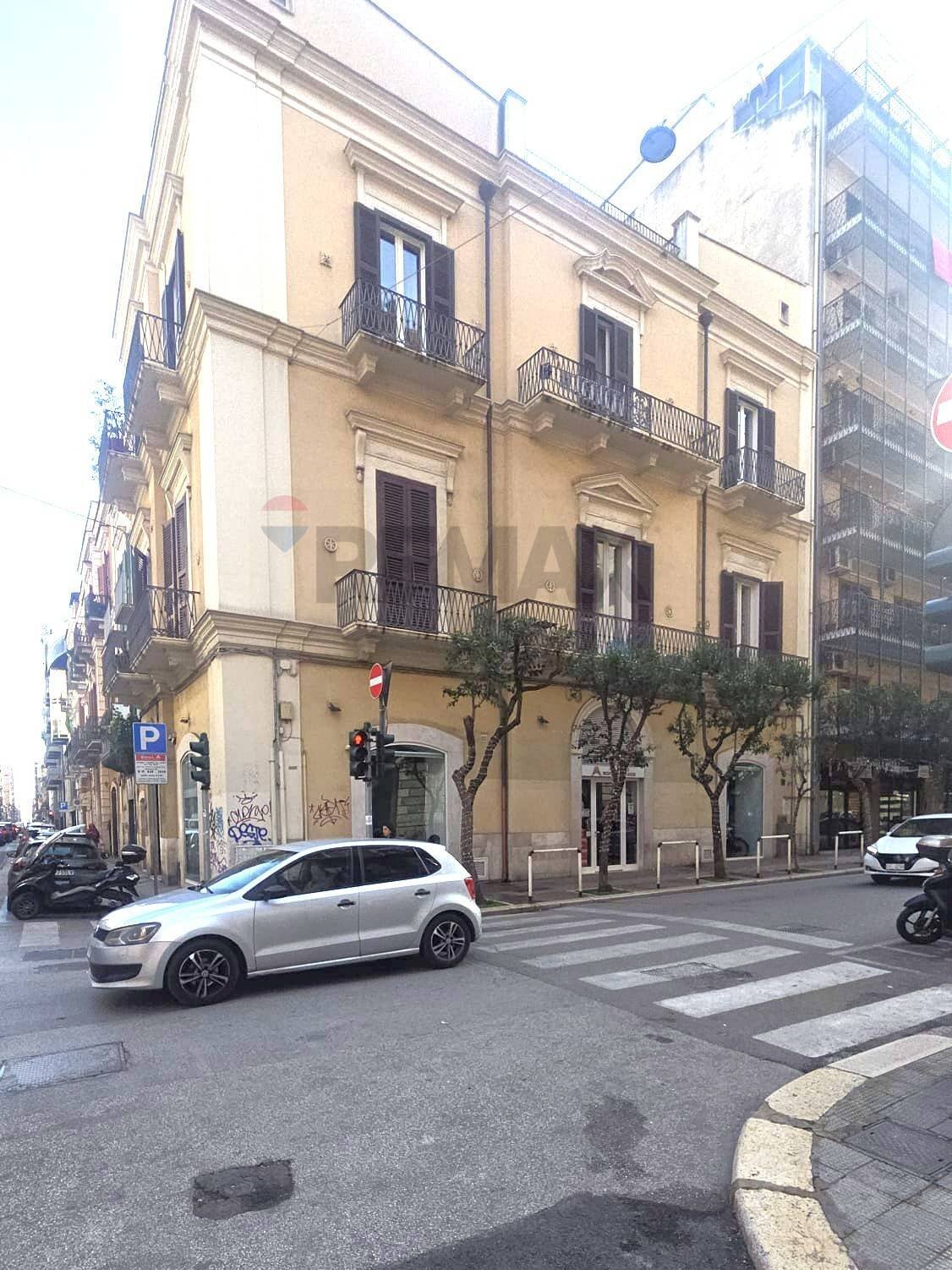 Edificio all\'aperto - Locale Commerciale Via De Rossi
134, Bari - foto 3