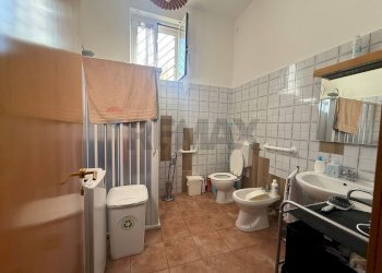 Bagno - Villa Strada statale  96
 
115+496, Modugno - foto 5